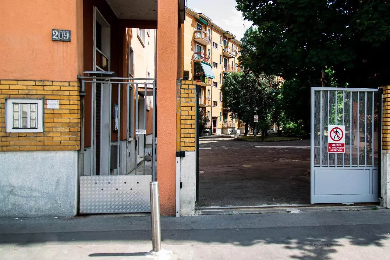 Lorenteggio 209 Milan Bed & Breakfast